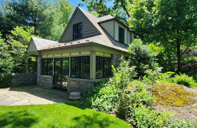 Beautiful private guesthouse in Larchmont