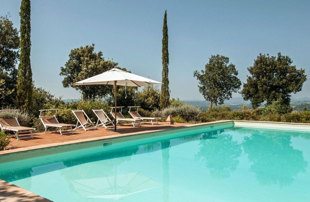 Beautiful private villa for 10 people with A/C, WIFI, private pool, TV and panoramic view