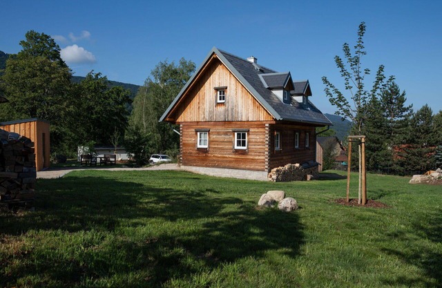 Beautiful private villa for 8 people with WIFI, TV, pets allowed and parking