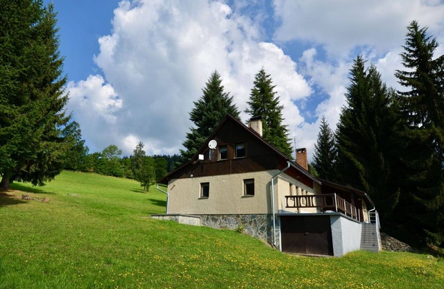 Beautiful private villa for 12 people with WIFI, TV, terrace, pets allowed and panoramic view