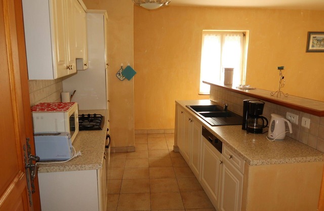 Beautiful private villa for 4 guests with TV, patio, pets allowed and parking