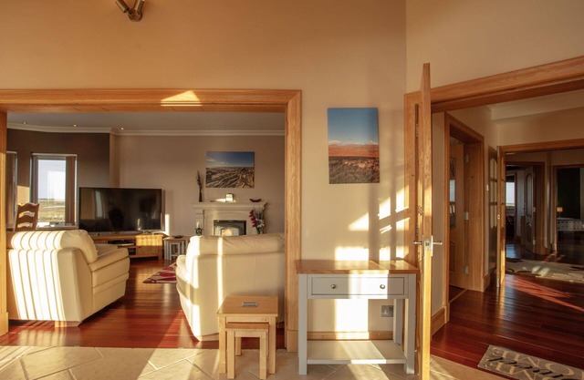 Beautiful private villa for 13 guests with hot tub, WIFI, TV, patio and panoramic view