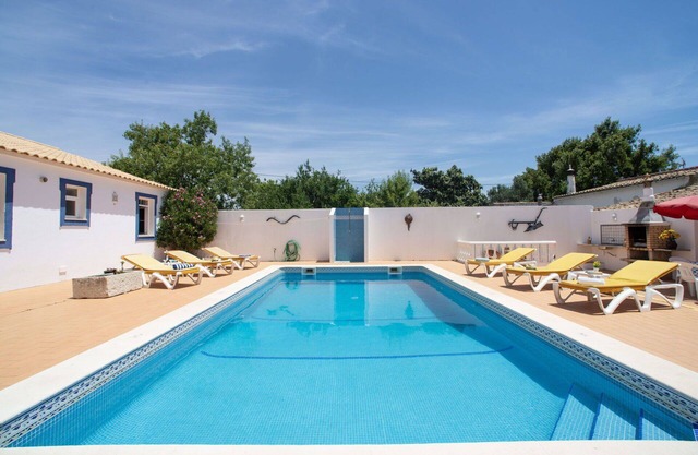 Beautiful private villa for 8 guests with WIFI, private pool, TV and terrace