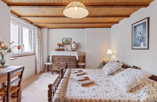 Beautiful private villa for 5 people with patio and parking