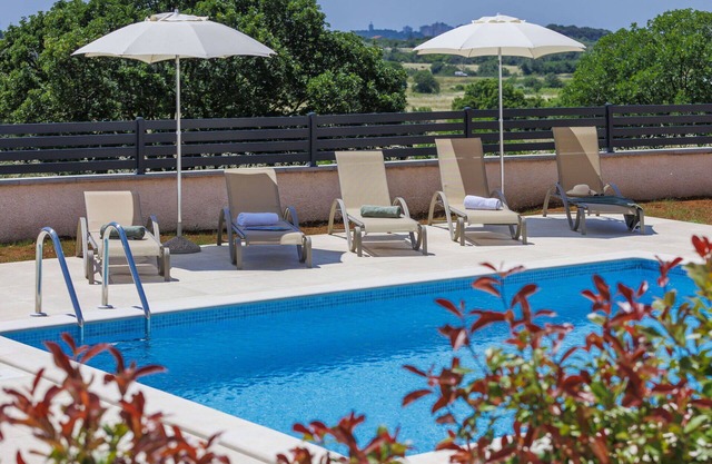 Beautiful private villa for 5 guests with WIFI, A/C, private pool, TV, terrace and panoramic view