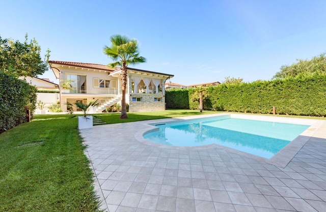 Beautiful private villa for 10 guests with WIFI, A/C, private pool and TV, close to Forte Dei Ma.