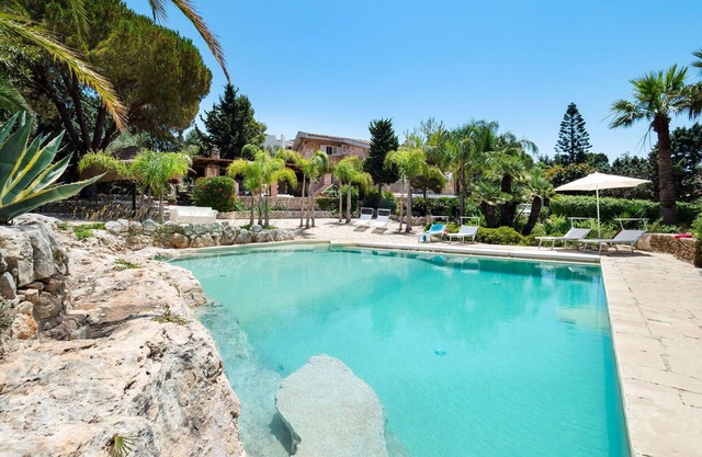 Beautiful private villa for 10 people with WIFI, A/C, private pool, TV and terrace