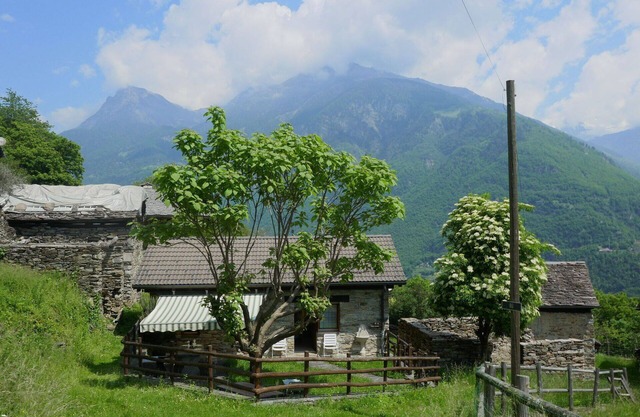 Beautiful private villa for 4 people with TV, patio, pets allowed and panoramic view
