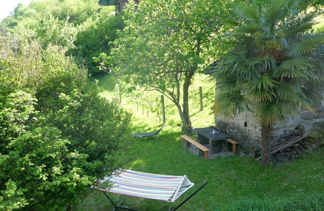 Beautiful private villa for 6 guests with WIFI, TV, patio and parking