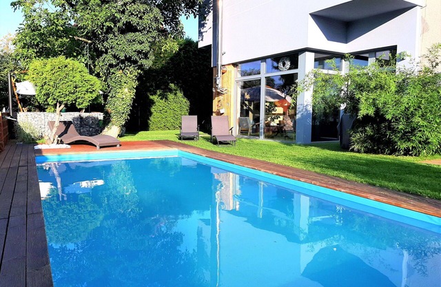 Beautiful private villa for 8 people with private pool, WIFI, TV and patio