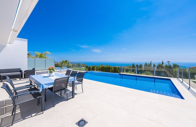 Beautiful private villa for 8 people with WIFI, A/C, private pool, TV and terrace
