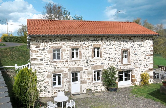 Beautiful private villa for 6 guests with WIFI, TV, terrace and pets allowed