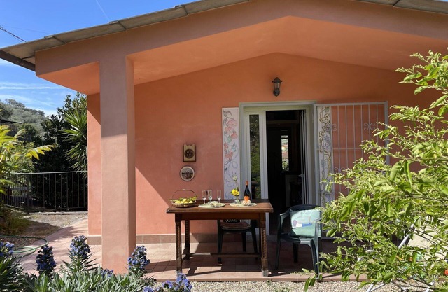 Beautiful private villa for 4 guests with A/C, WIFI, TV, patio and pets allowed