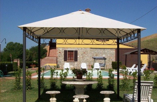 Beautiful private villa with private pool, WIFI, TV and pets allowed, close to San Gimignano