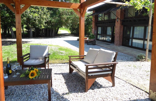 Beautiful private villa for 6 people with WIFI, TV, patio and pets allowed