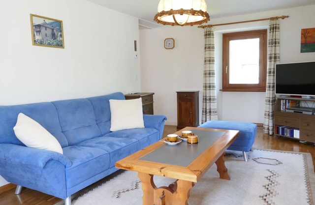 Beautiful private villa for 5 people with WIFI, TV, patio, pets allowed and panoramic view