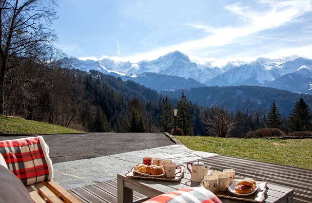 Beautiful private villa for 8 people with WIFI, hot tub, TV and balcony