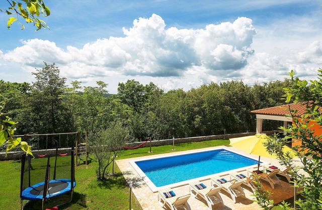 Beautiful private villa for 8 guests with WIFI, private pool, A/C, TV, terrace and pets allowed