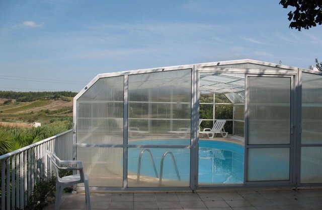 Beautiful private villa for 6 guests with WIFI, private pool, TV, terrace and parking