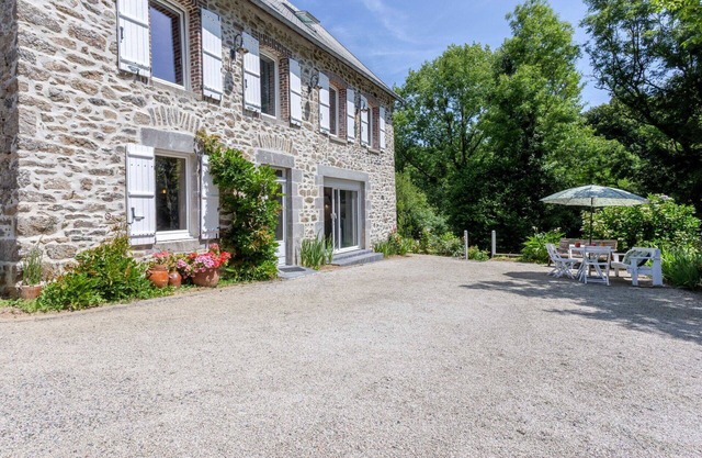 Beautiful private villa for 6 guests with WIFI, TV and terrace