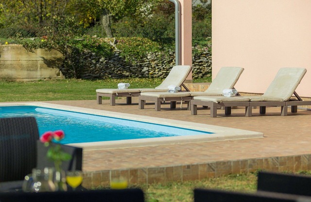Beautiful private villa for 6 people with WIFI, private pool, A/C, TV and terrace