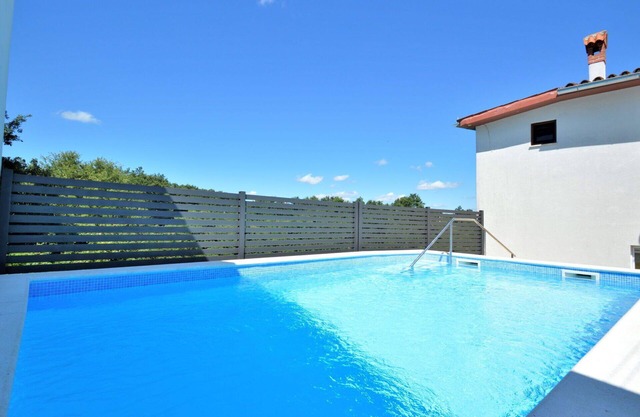 Beautiful private villa for 5 guests with A/C, pool, WIFI, TV, balcony and pets allowed