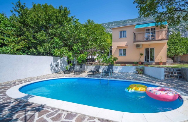Beautiful private villa for 8 guests with WIFI, private pool, A/C, TV, terrace and pets allowed
