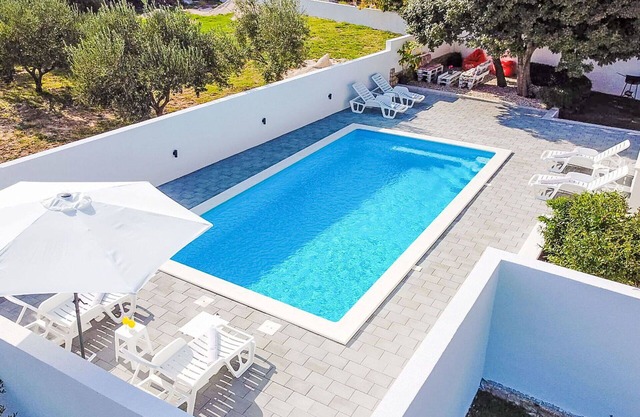 Beautiful private villa for 6 people with private pool, A/C, WIFI, TV, terrace and parking