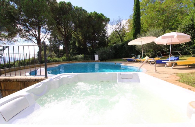 Beautiful private villa for 13 guests with private pool, WIFI and TV