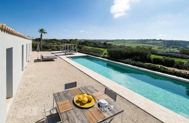 Beautiful private villa for 6 guests with WIFI, A/C, private pool, TV, patio and panoramic view