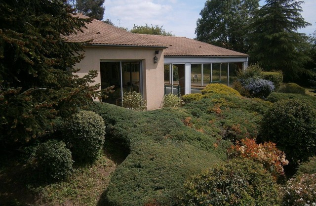 Beautiful property with indoor pool near Fontenay le Comte