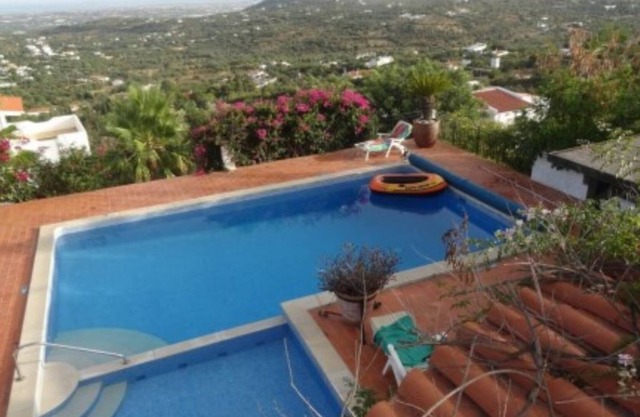 Beautiful and large villa, heated swimming pool, garden, views towards the sea and the hills