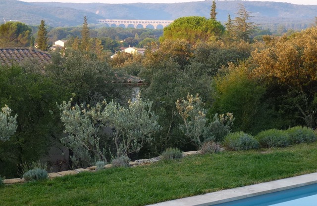 Beautiful, quiet apartment with magnificent view of the Pont du Gard