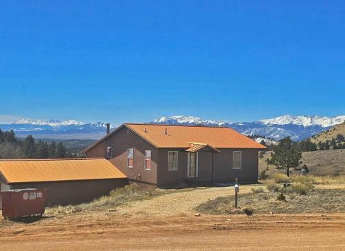 Beautiful quiet getaway in dark skies community. Perfect for a relaxing stay in the mountains