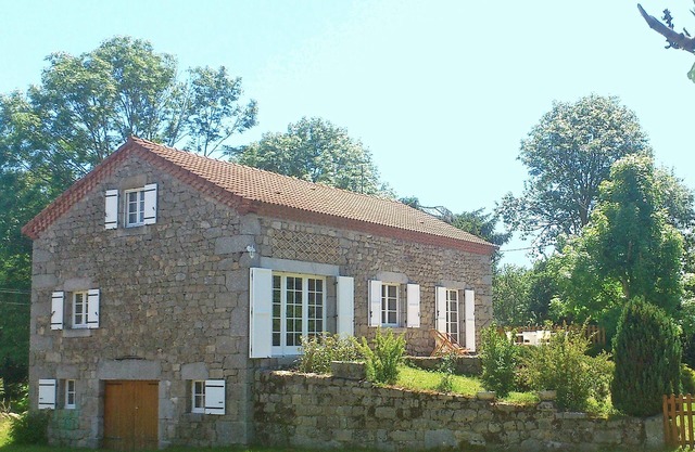 Beautiful quiet stone house in peaceful hamlet in Auvergne