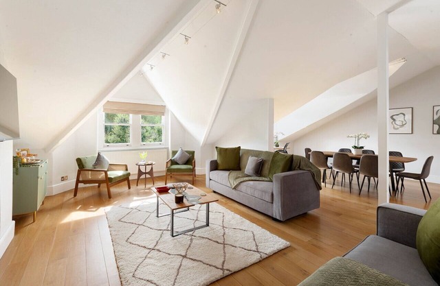 Beautiful Regents Park Apartment