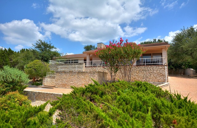 Beautiful remodeled lake view home, Modified new rates for fall.