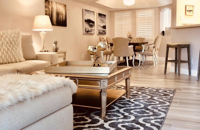 BEAUTIFUL!REMODELED RESORT STYLE CONDO! WALK TO AZ BILTMORE!MTN VIEW!HEATED POOL