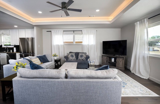 Beautiful Renovated 3BR/2B in Frisco, Walking Distance to Rail District and Park