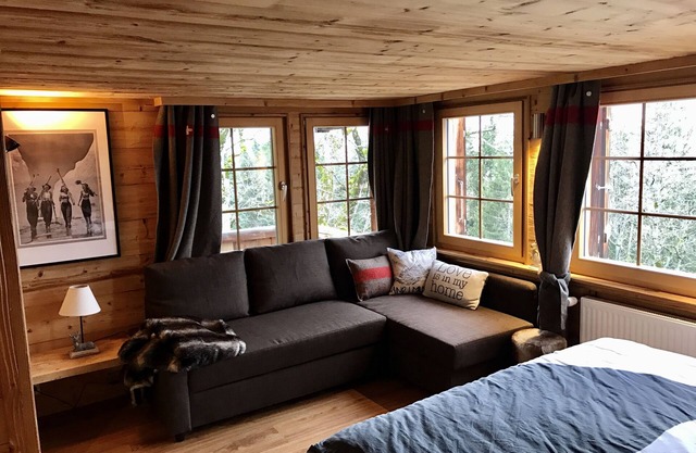 Beautiful renovated house, great location (new listing)