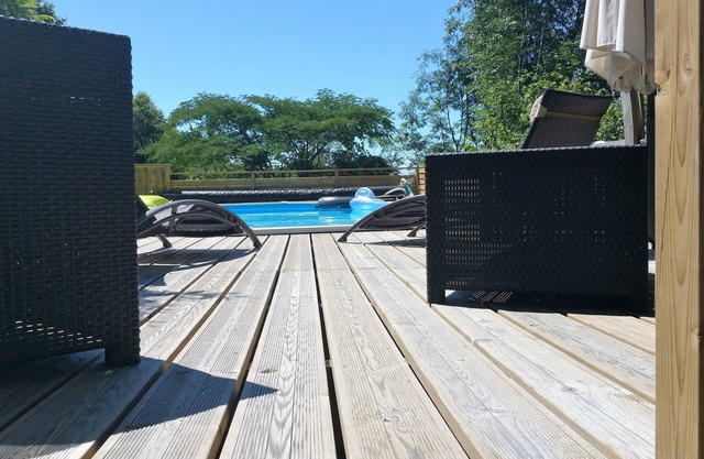 Beautiful renovated modern barn - heated pool july and august + jacuzzi.