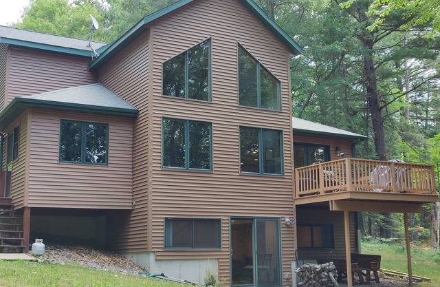 Beautiful retreat on Lower Long Lake, privacy and waterfront!
