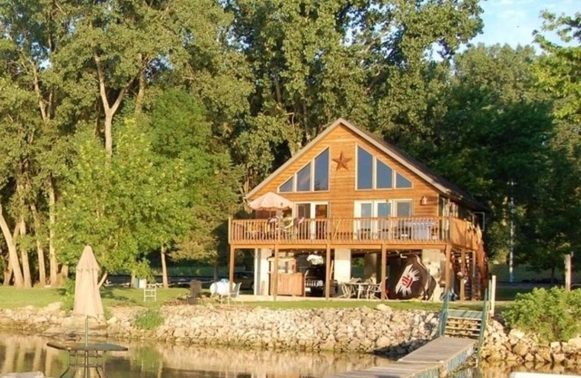 Beautiful Riverfront Home on the Mississippi!