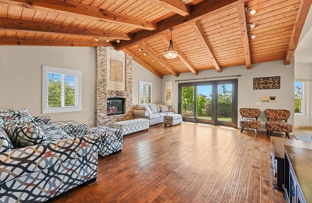 Beautiful San Diego (Fallbrook) Retreat on 2+ Acres with Amazing Mountain View