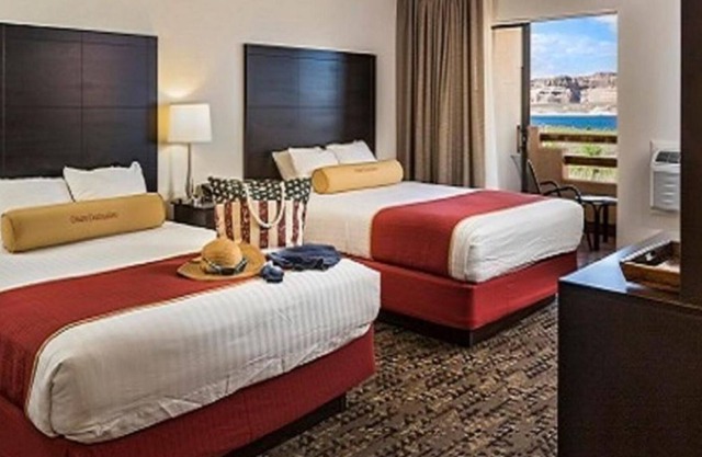 Beautiful Scenery on Lake Powell! Pool, Parking, Fitness Center, Restaurant