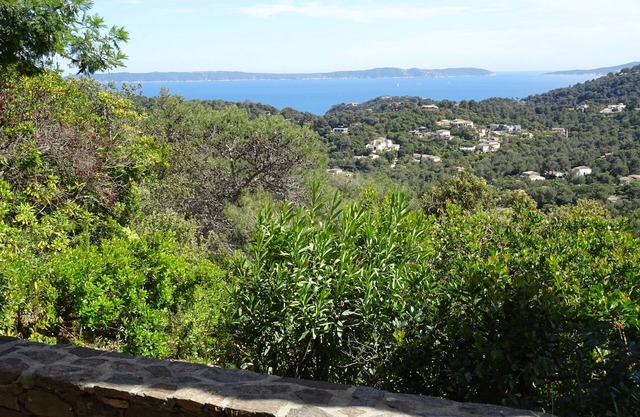 beautiful sea views - islands of Hyeres - private beaches - near Lavandou