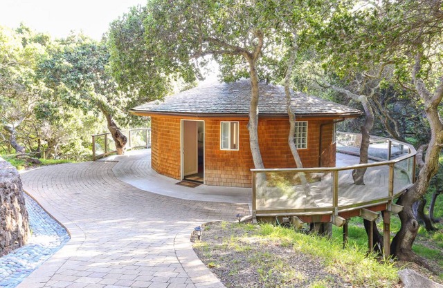 Beautiful, Secluded Bay View Cottage in the Trees