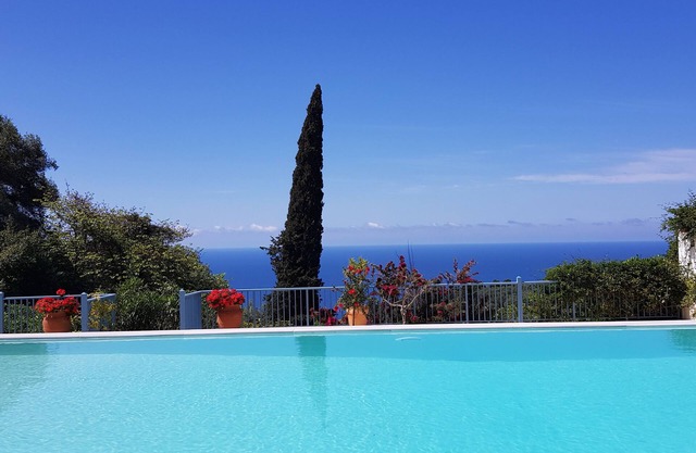 Beautiful see view villa with infinity pool