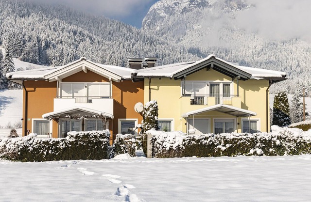 Beautiful ski-in holiday home with sauna near ski lift