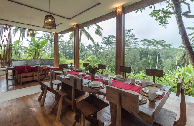 Beautiful, spacious private villa w/private infinity pool, full kitchen, & bar!